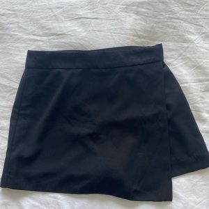 NWT Black Skort
